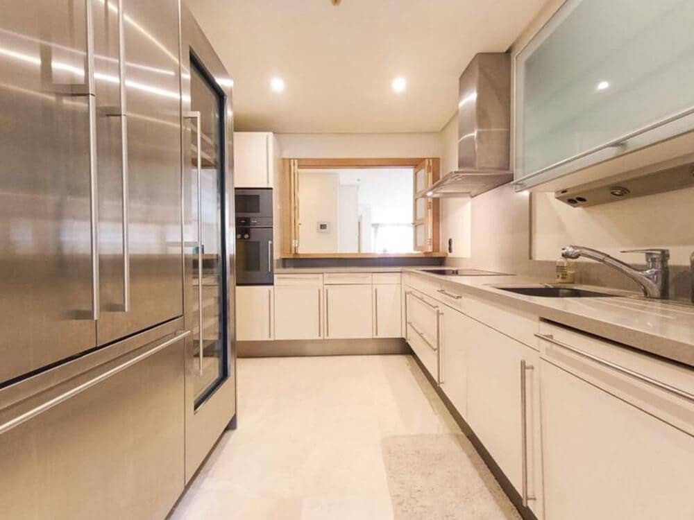 Appartement de 2 chambres à louer à Marbella avec piscine garage - 5 500 € (Ref: 7535782)