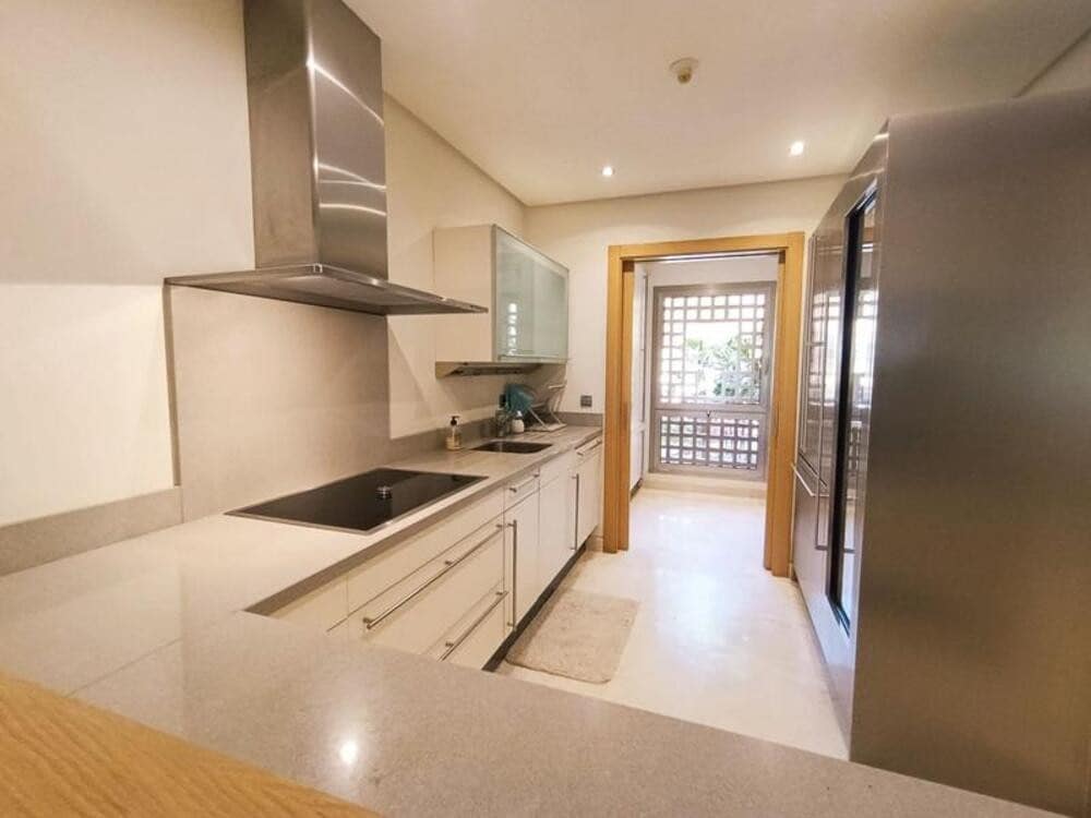Appartement de 2 chambres à louer à Marbella avec piscine garage - 5 500 € (Ref: 7535782)