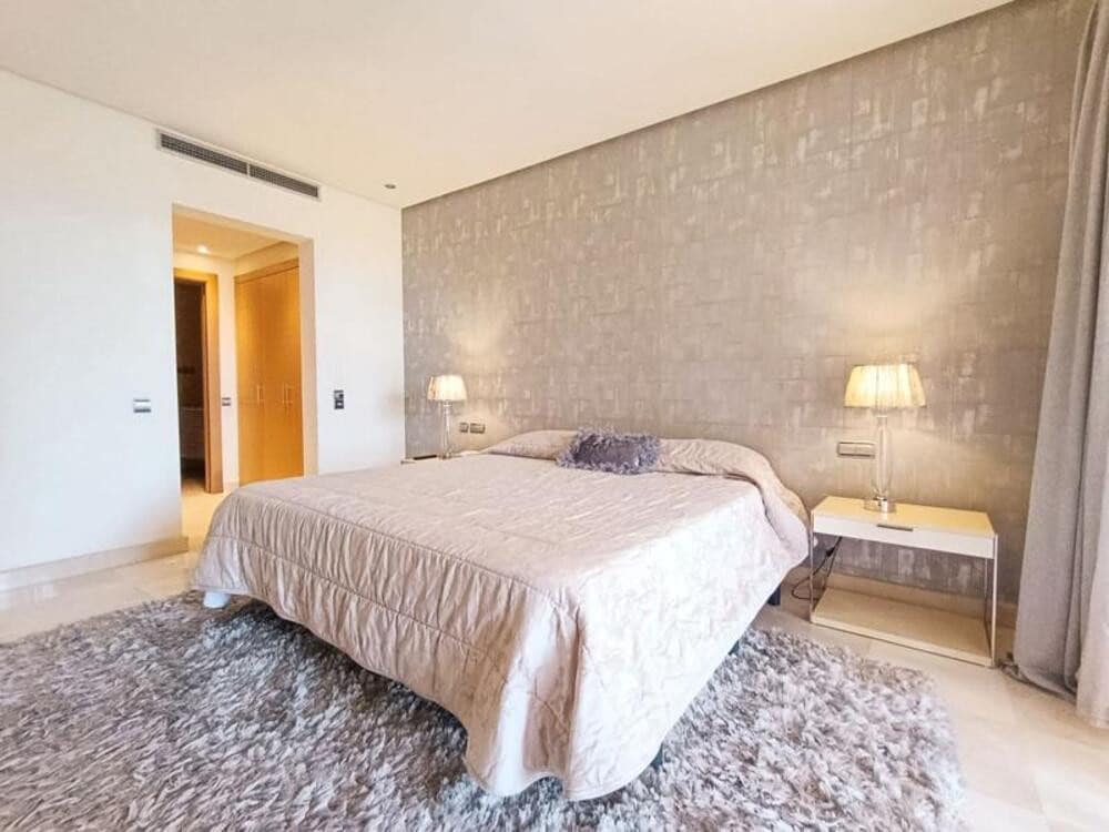 Appartement de 2 chambres à louer à Marbella avec piscine garage - 5 500 € (Ref: 7535782)