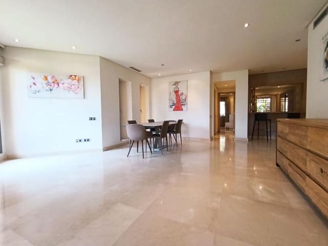 Appartement de 2 chambres à louer à Sierra Blanca, Marbella avec piscine garage - 5 500 € (Ref: 7535782)