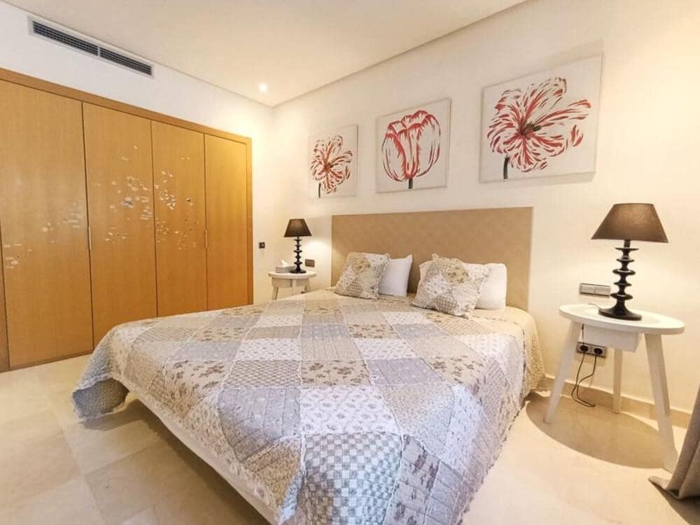 Appartement de 2 chambres à louer à Marbella avec piscine garage - 5 500 € (Ref: 7535782)