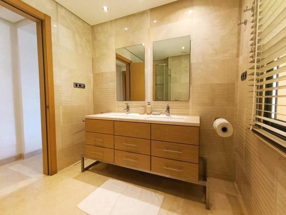 Appartement de 2 chambres à louer à Marbella avec piscine garage - 5 500 € (Ref: 7535782)