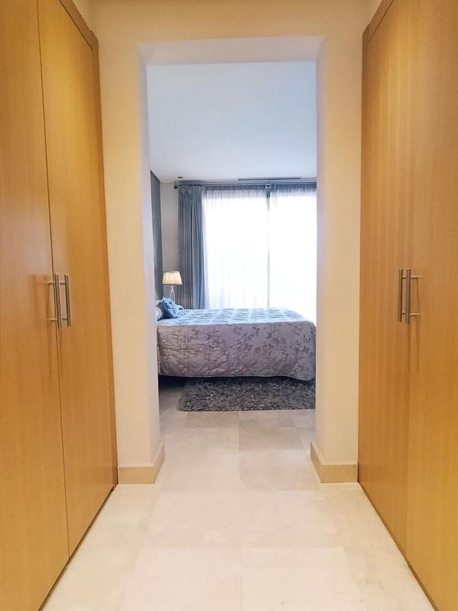 Appartement de 2 chambres à louer à Marbella avec piscine garage - 5 500 € (Ref: 7535782)