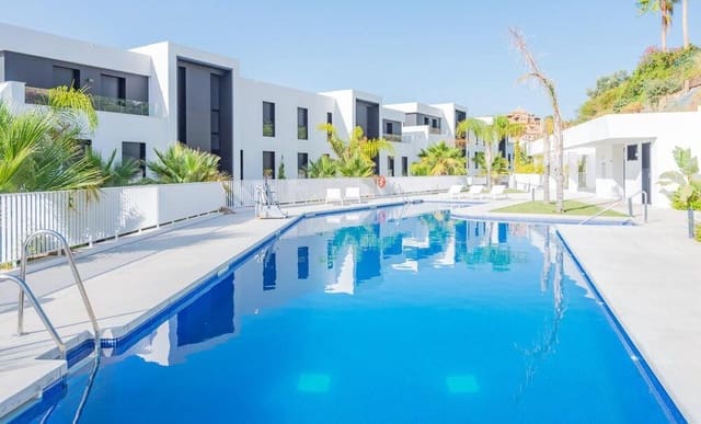 2 quarto Apartamento para arrendar em Nueva Andalucía Centro, Marbella com piscina garagem - 3 500 € (Ref: 7537308)