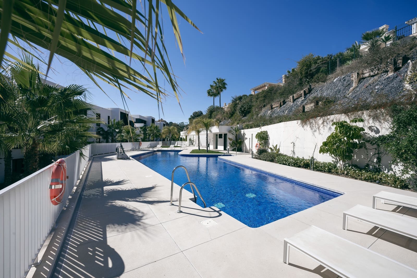 2 quarto Apartamento para arrendar em Marbella com piscina garagem - 3 500 € (Ref: 7537308)
