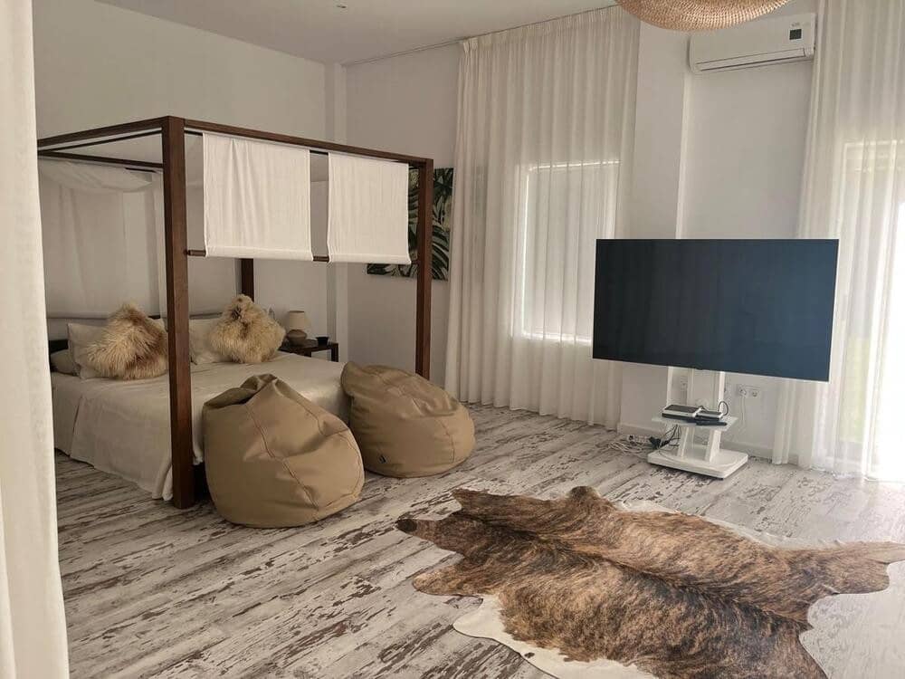 4 soveværelse Villa til leje i Estepona med swimmingpool garage - € 8.000 (Ref: 7557269)