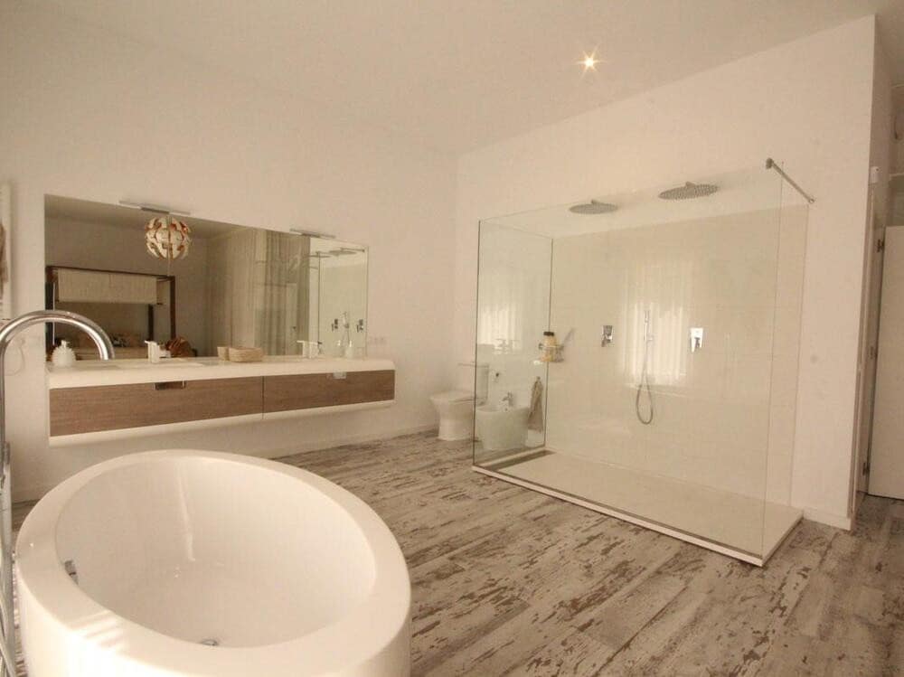 4 soveværelse Villa til leje i Estepona med swimmingpool garage - € 8.000 (Ref: 7557269)