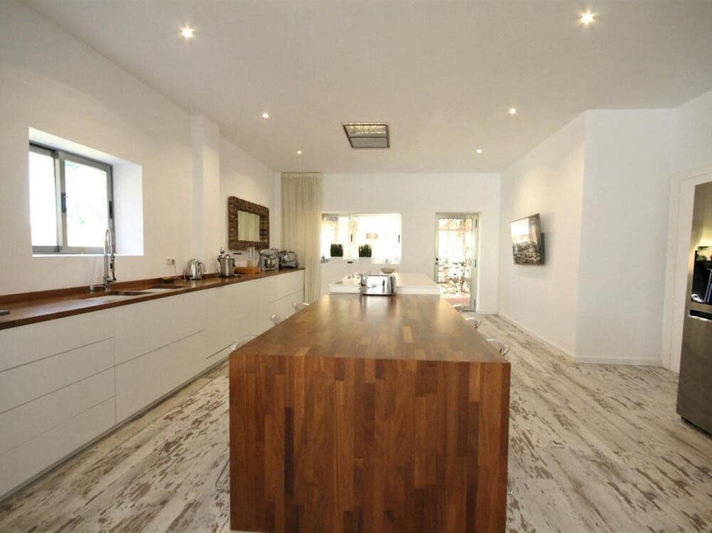 4 soveværelse Villa til leje i Estepona med swimmingpool garage - € 8.000 (Ref: 7557269)