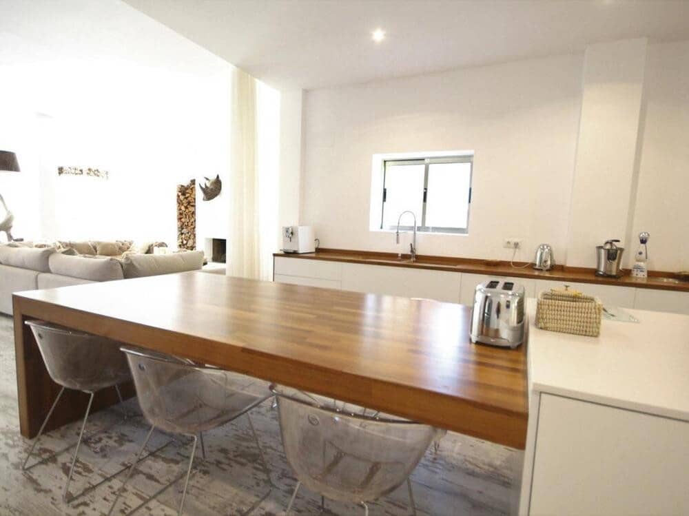 4 soveværelse Villa til leje i Estepona med swimmingpool garage - € 8.000 (Ref: 7557269)