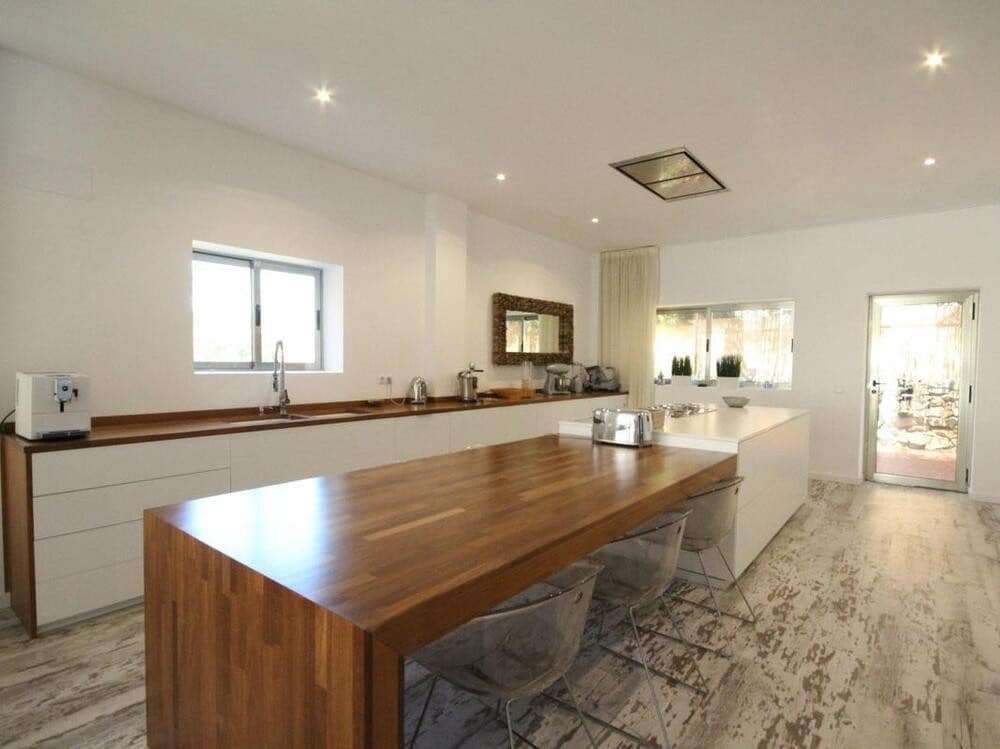 4 soveværelse Villa til leje i Estepona med swimmingpool garage - € 8.000 (Ref: 7557269)