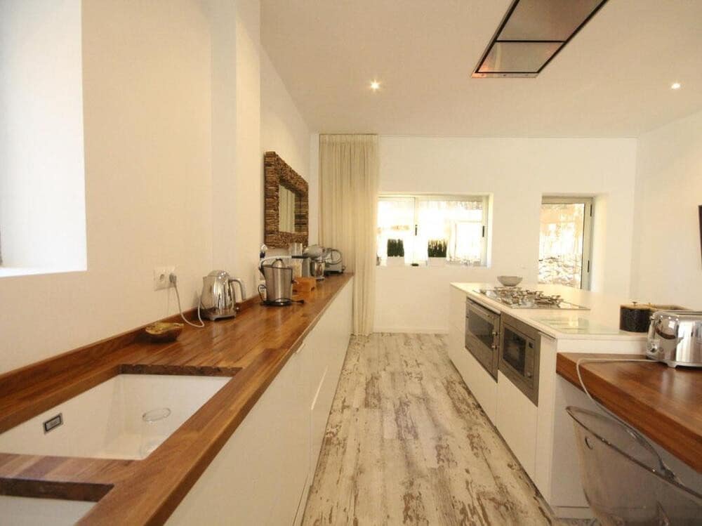 4 soveværelse Villa til leje i Estepona med swimmingpool garage - € 8.000 (Ref: 7557269)