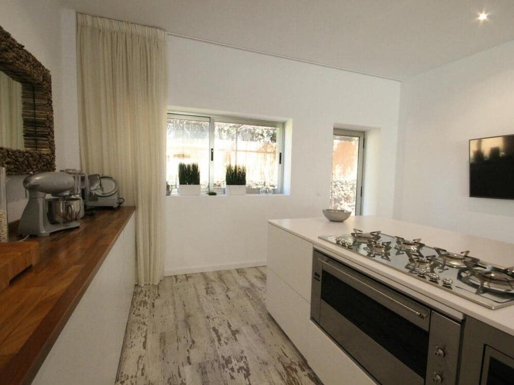 4 soveværelse Villa til leje i Estepona med swimmingpool garage - € 8.000 (Ref: 7557269)