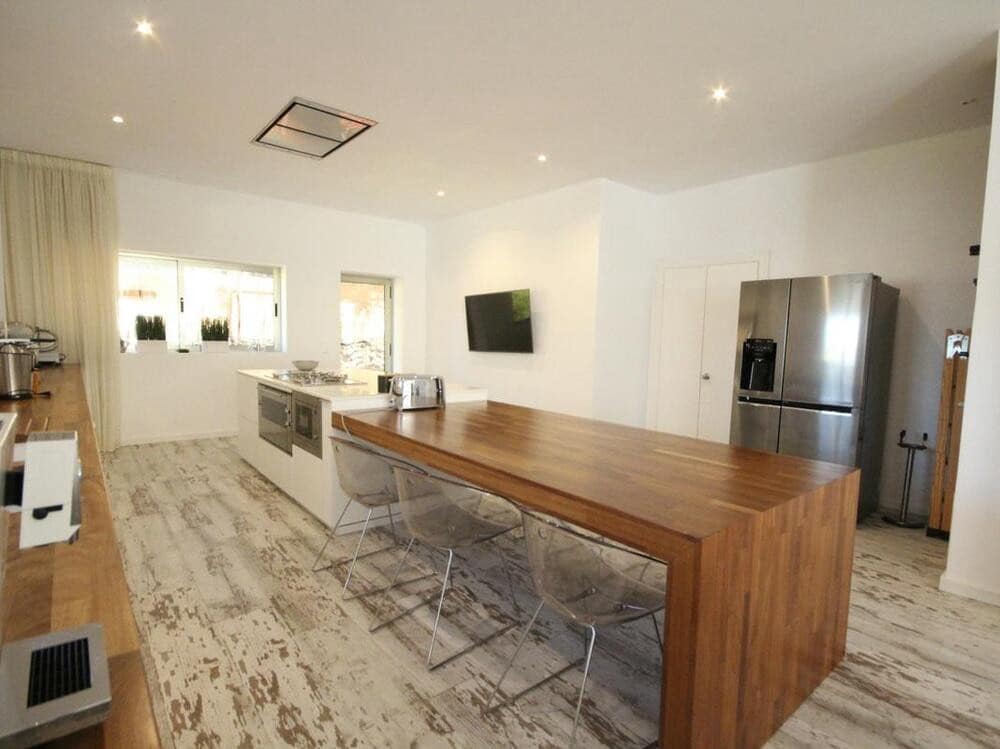 4 soveværelse Villa til leje i Estepona med swimmingpool garage - € 8.000 (Ref: 7557269)