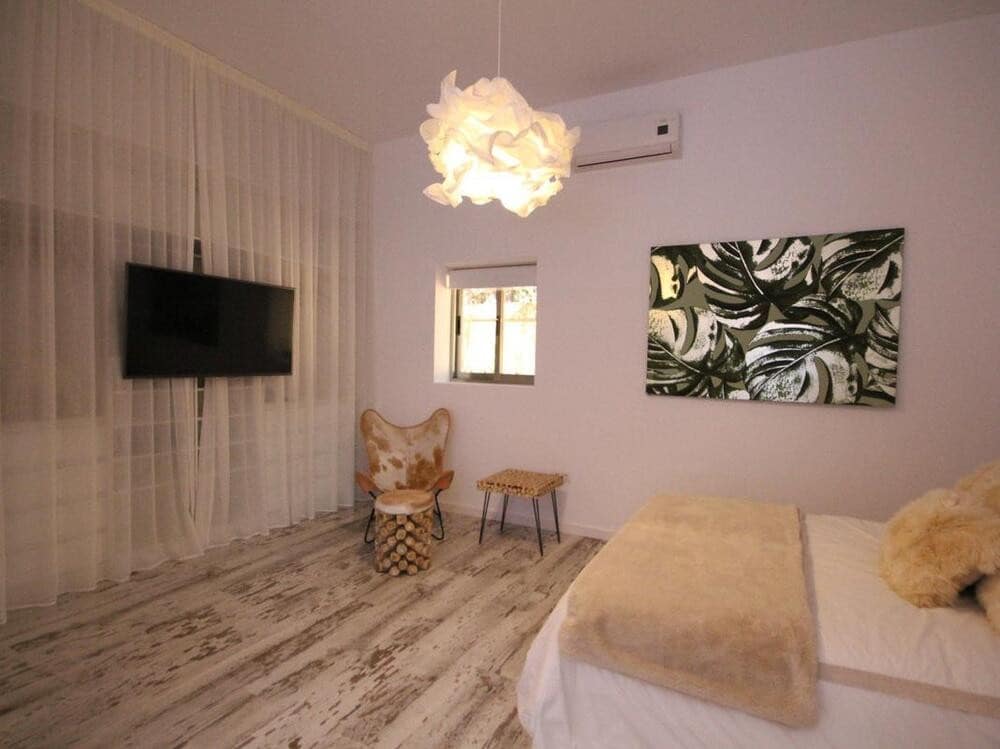 4 soveværelse Villa til leje i Estepona med swimmingpool garage - € 8.000 (Ref: 7557269)