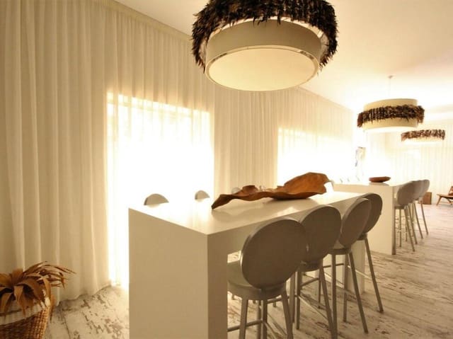 4 soveværelse Villa til leje i Nueva Atalaya, Estepona med swimmingpool garage - € 8.000 (Ref: 7557269)