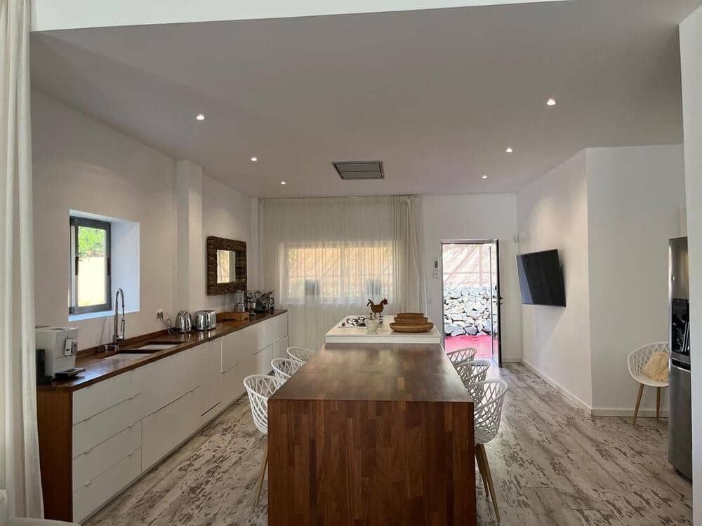 4 soveværelse Villa til leje i Estepona med swimmingpool garage - € 8.000 (Ref: 7557269)