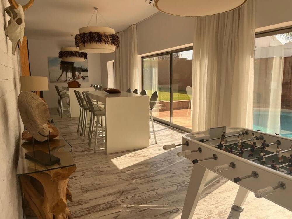 4 soveværelse Villa til leje i Estepona med swimmingpool garage - € 8.000 (Ref: 7557269)
