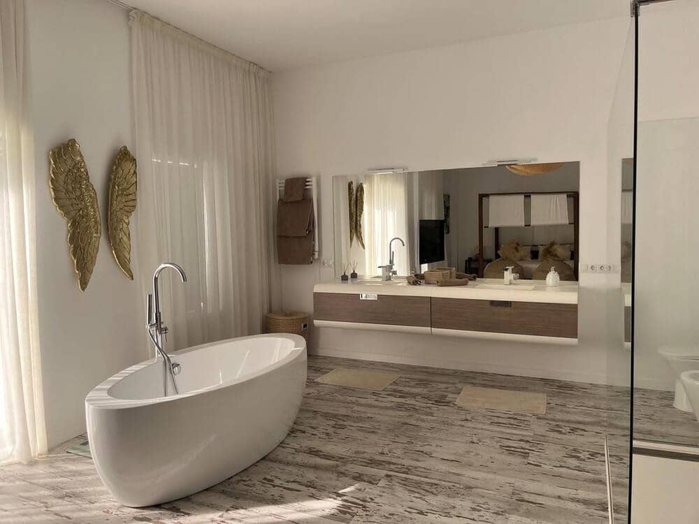 4 soveværelse Villa til leje i Estepona med swimmingpool garage - € 8.000 (Ref: 7557269)