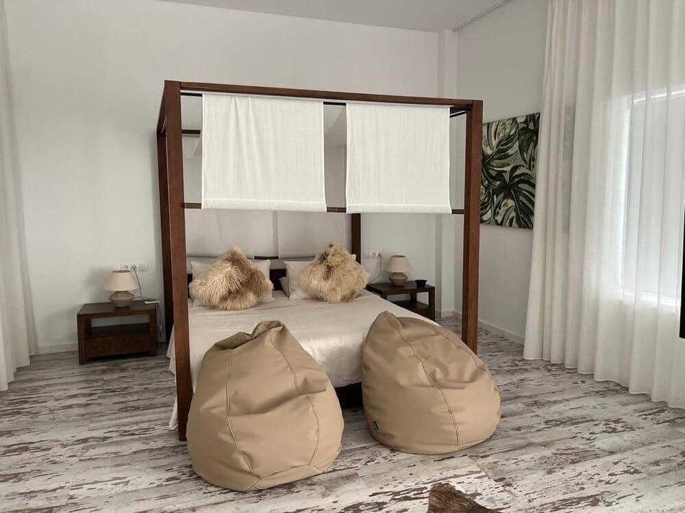 4 soveværelse Villa til leje i Estepona med swimmingpool garage - € 8.000 (Ref: 7557269)