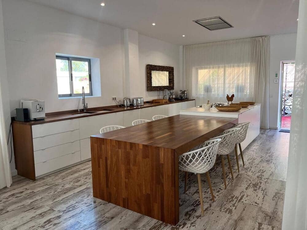 4 soveværelse Villa til leje i Estepona med swimmingpool garage - € 8.000 (Ref: 7557269)