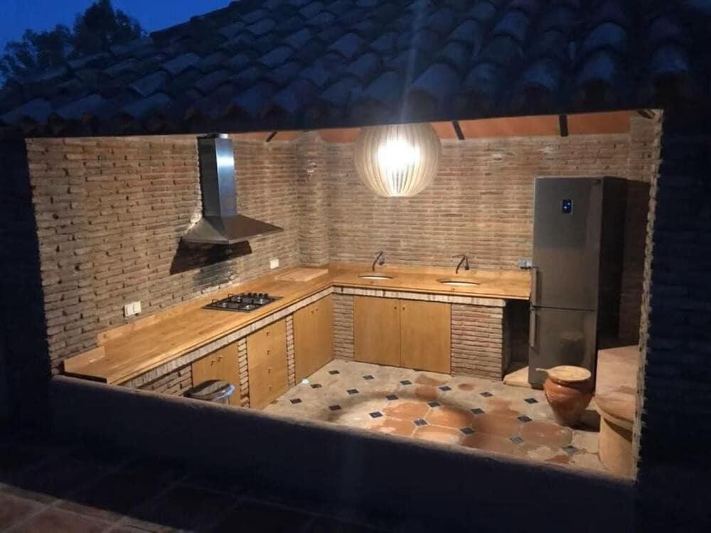 4 soveværelse Villa til leje i Estepona med swimmingpool garage - € 8.000 (Ref: 7557269)