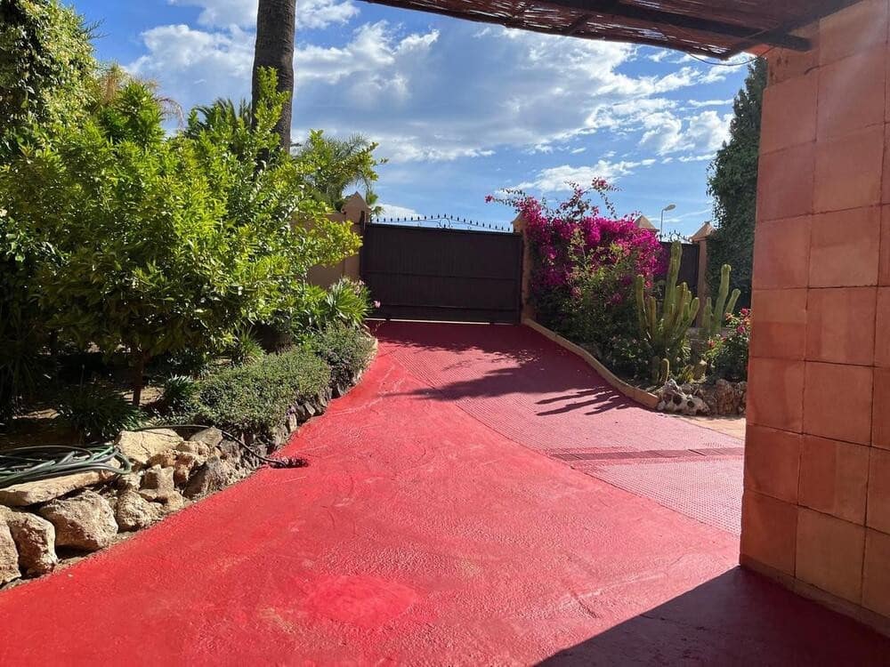 4 soveværelse Villa til leje i Estepona med swimmingpool garage - € 8.000 (Ref: 7557269)