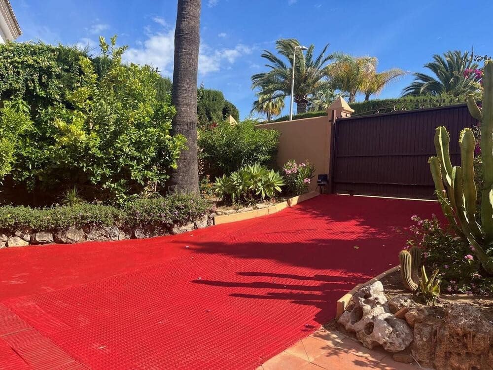 4 soveværelse Villa til leje i Estepona med swimmingpool garage - € 8.000 (Ref: 7557269)