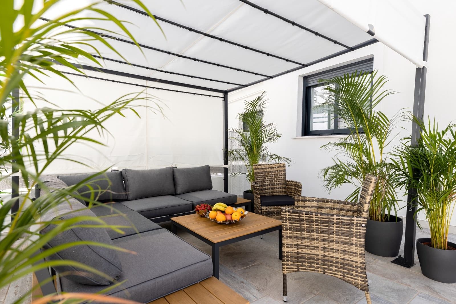 3 soveværelse Byhus til leje i El Paraiso med swimmingpool garage - € 3.750 (Ref: 7563083)