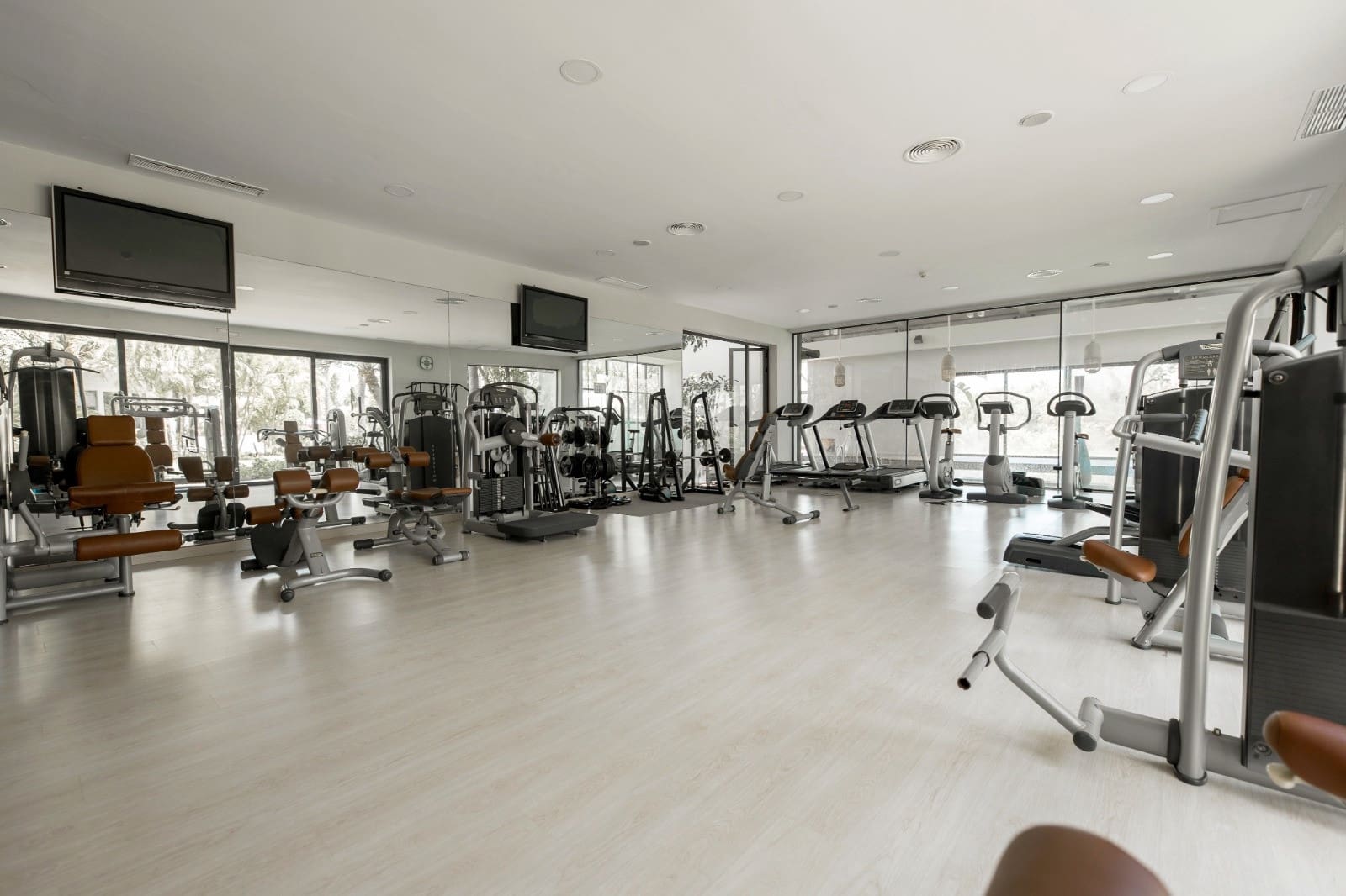 3 soveværelse Byhus til leje i El Paraiso med swimmingpool garage - € 3.750 (Ref: 7563083)