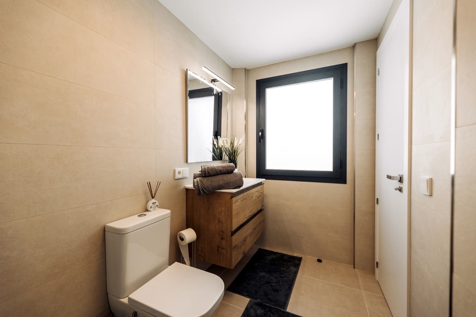 3 soveværelse Byhus til leje i El Paraiso med swimmingpool garage - € 3.750 (Ref: 7563083)