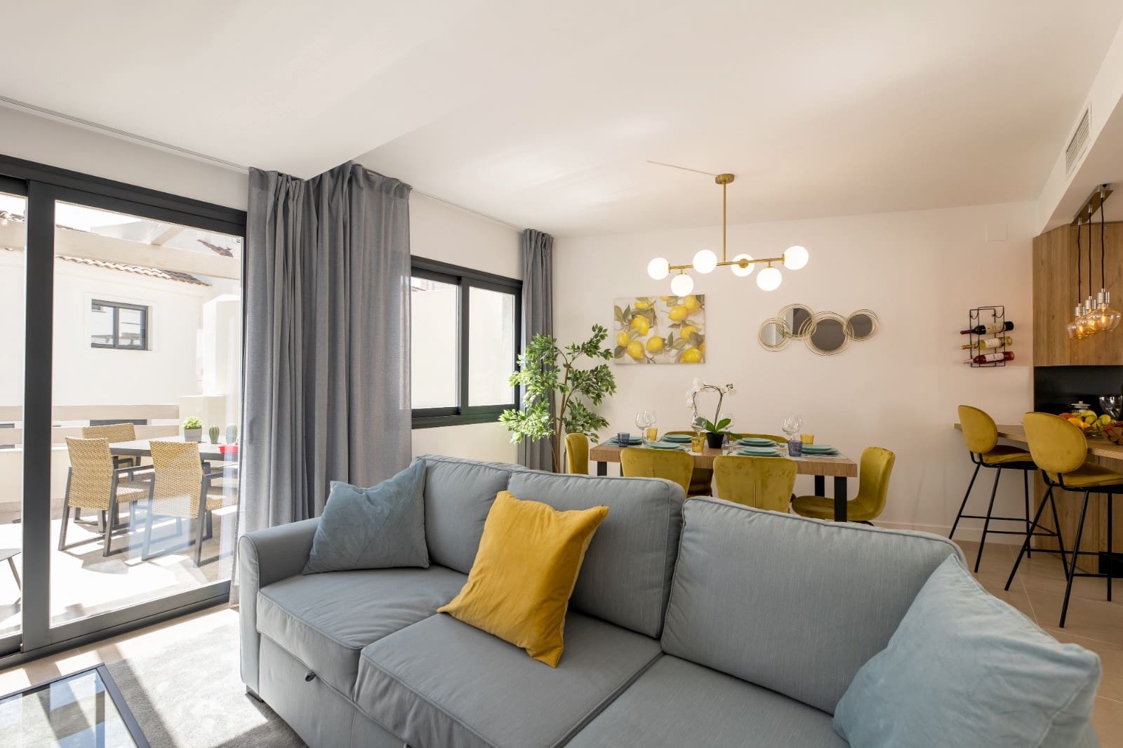 3 soveværelse Byhus til leje i El Paraiso med swimmingpool garage - € 3.750 (Ref: 7563083)