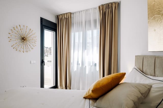 3 bedroom Townhouse for rent in El Paraiso, Estepona with pool garage - € 3,750 (Ref: 7563083)