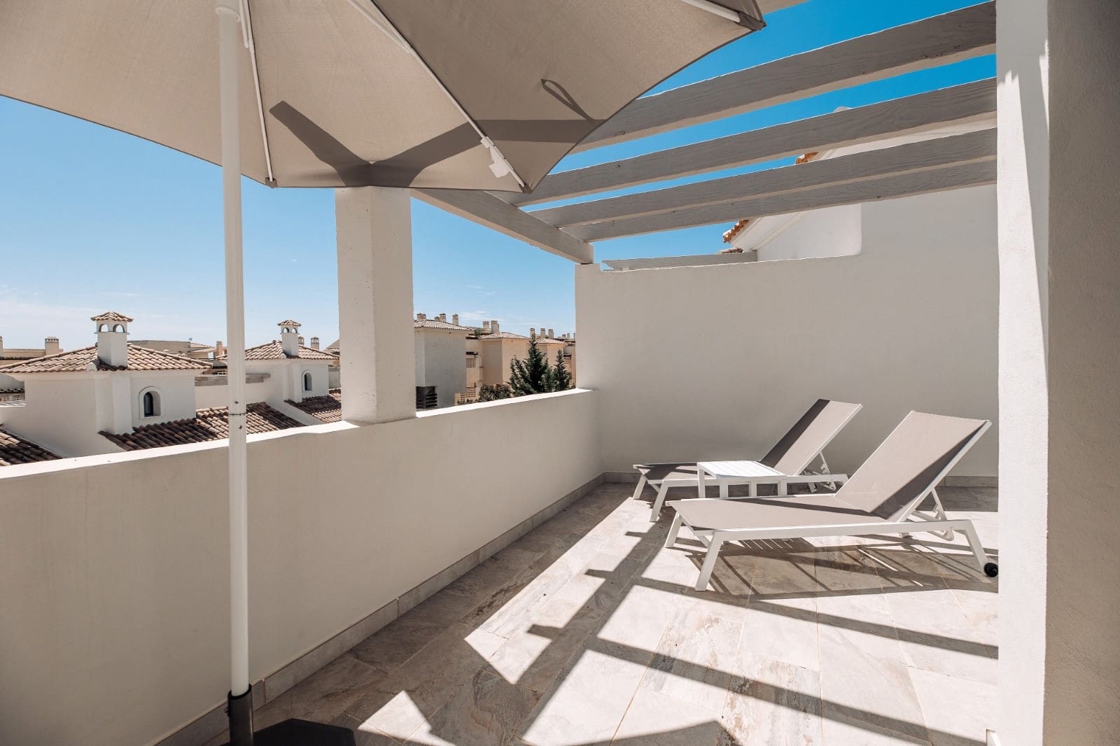 3 soverom Hus til leie i El Paraiso med svømmebasseng garasje - € 2 900 (Ref: 7563083)