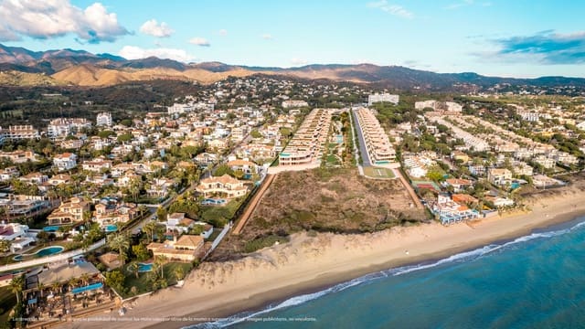 2 soverom Hus til salgs i Las Chapas, Marbella med svømmebasseng garasje - € 3 318 000 (Ref: 7568489)