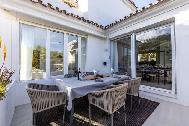 4 chambre Villa/Maison à vendre à Las Brisas, Marbella avec piscine garage - 1 850 000 € (Ref: 7577475)