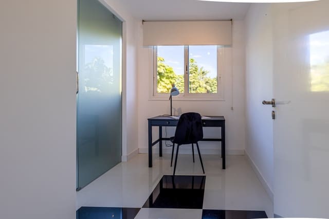 4 chambre Villa/Maison à vendre à Las Brisas, Marbella avec piscine garage - 1 850 000 € (Ref: 7577475)