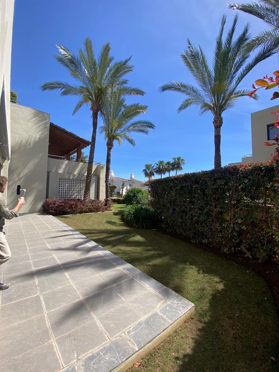 3 sypialnia Apartament na sprzedaż w Marbella z basenem garażem - 1 400 000 € (Ref: 7581852)