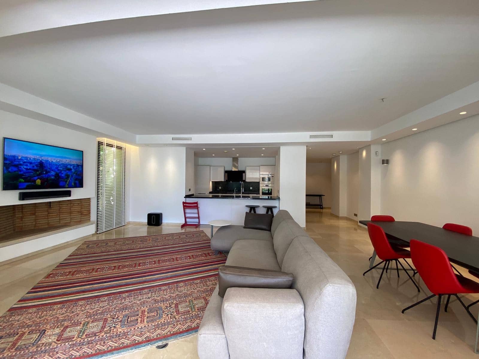 3 sypialnia Apartament na sprzedaż w Marbella z basenem garażem - 1 400 000 € (Ref: 7581852)