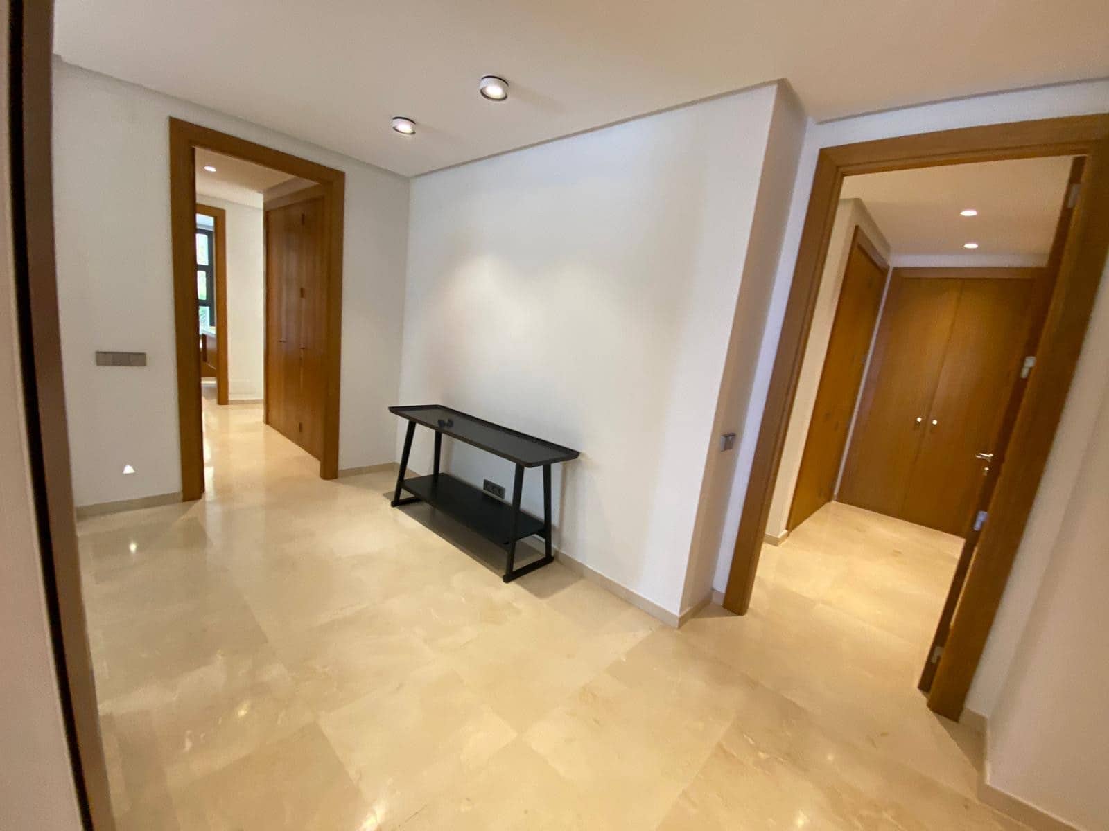 3 sypialnia Apartament na sprzedaż w Marbella z basenem garażem - 1 400 000 € (Ref: 7581852)