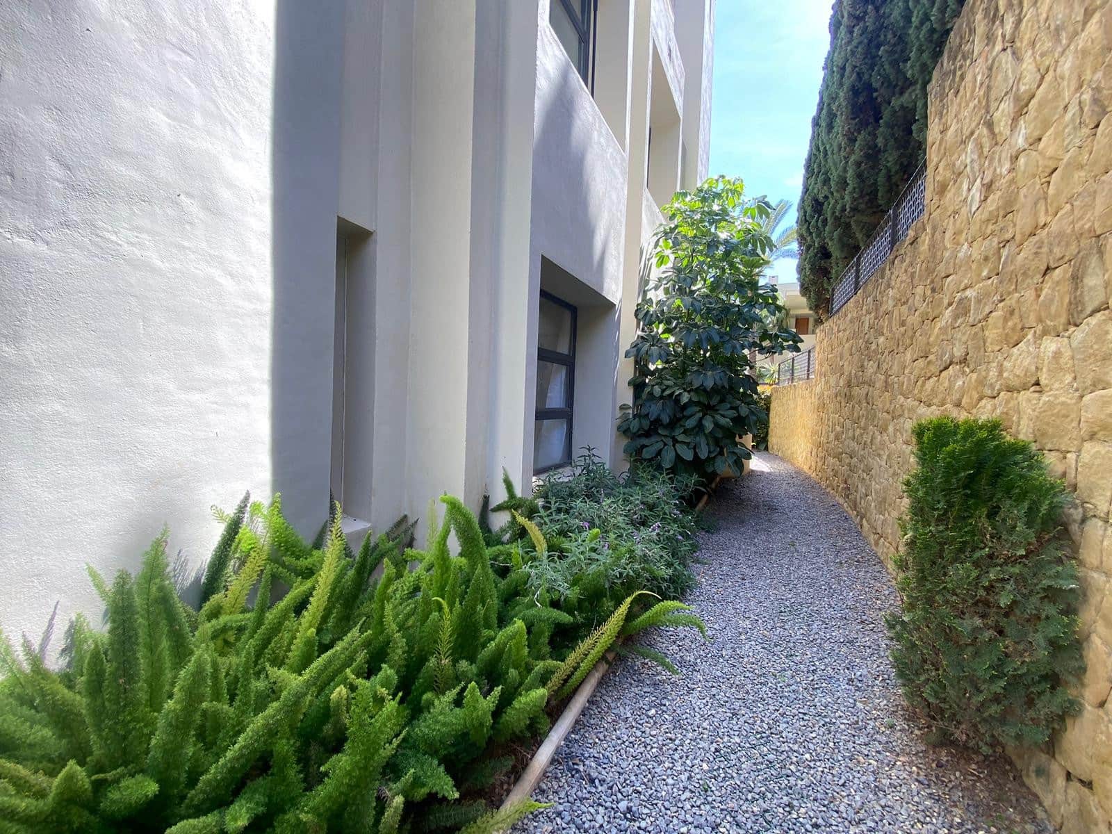 3 sypialnia Apartament na sprzedaż w Marbella z basenem garażem - 1 400 000 € (Ref: 7581852)