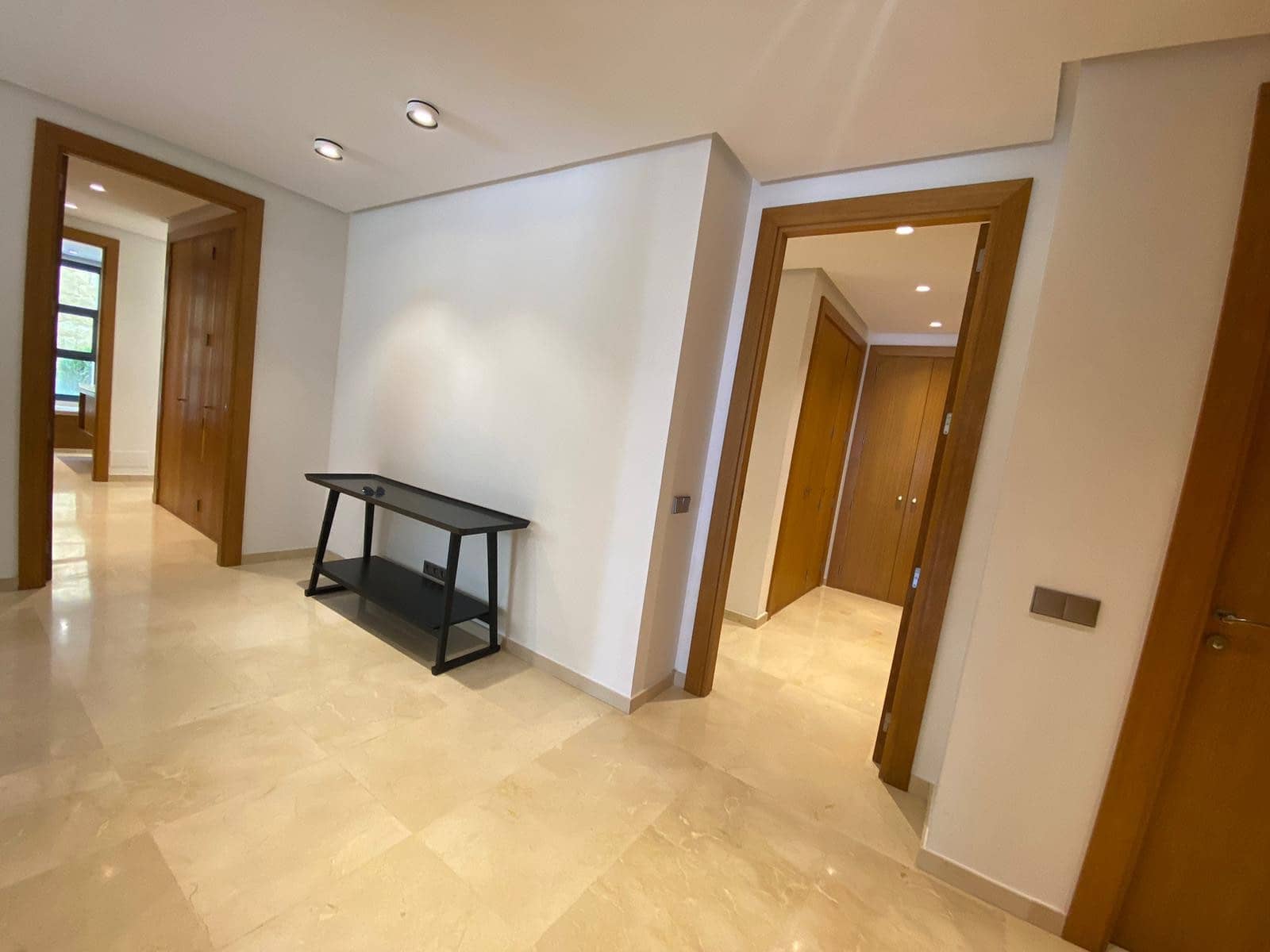 3 sypialnia Apartament na sprzedaż w Marbella z basenem garażem - 1 400 000 € (Ref: 7581852)