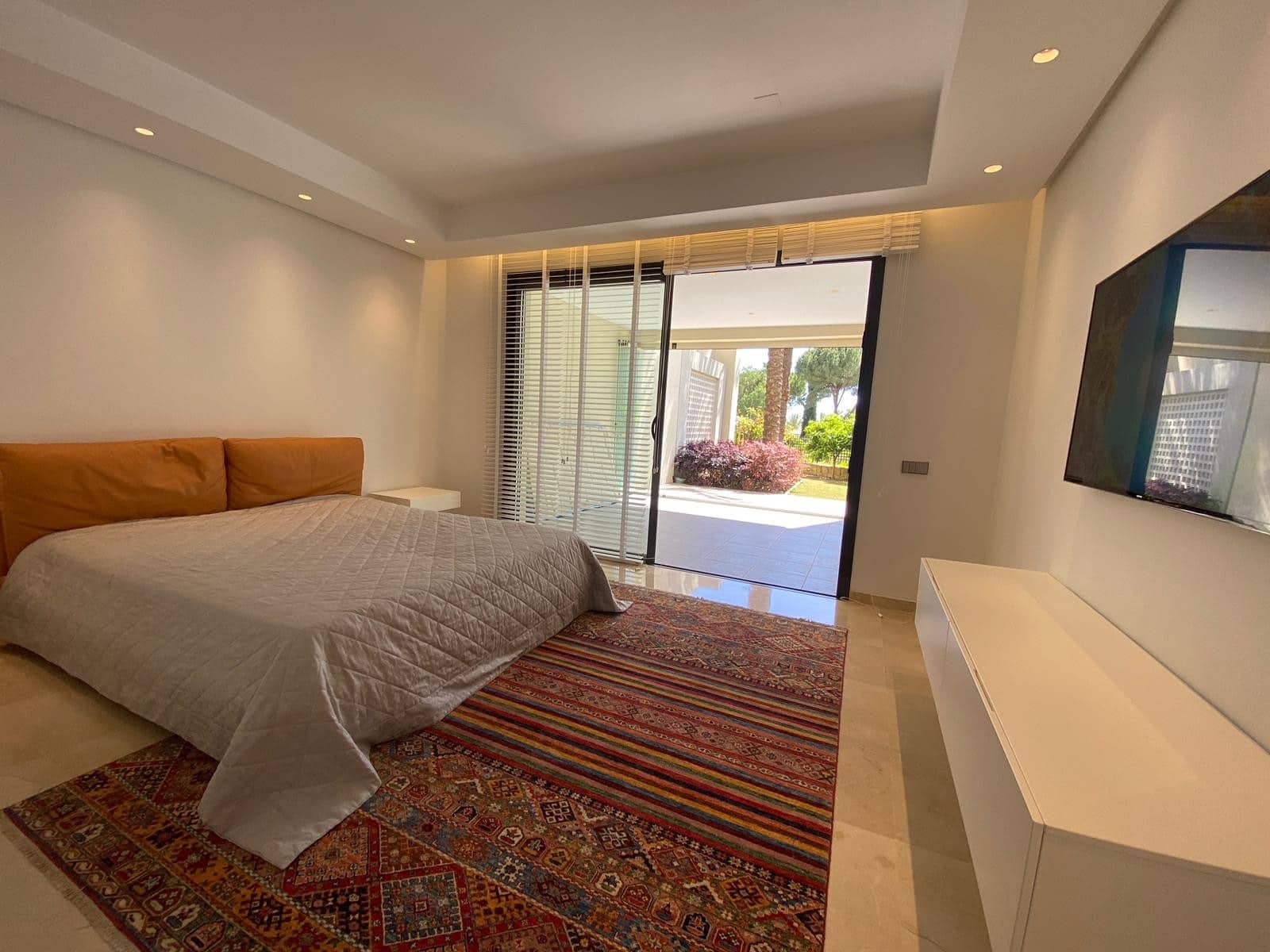 3 sypialnia Apartament na sprzedaż w Marbella z basenem garażem - 1 400 000 € (Ref: 7581852)