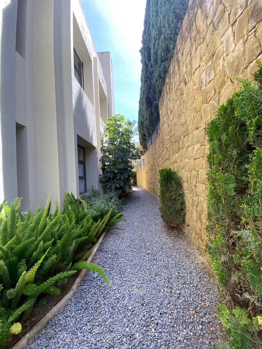 3 sypialnia Apartament na sprzedaż w Marbella z basenem garażem - 1 400 000 € (Ref: 7581852)