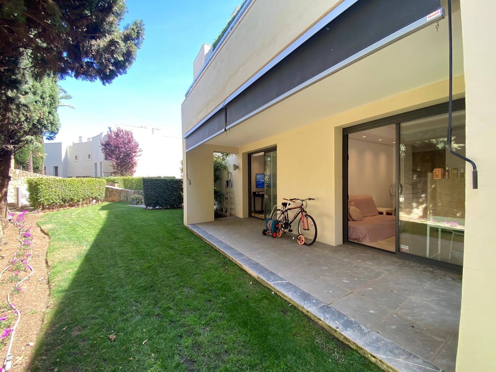 3 sypialnia Apartament na sprzedaż w Marbella z basenem garażem - 1 400 000 € (Ref: 7581852)