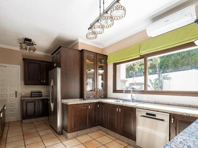 6 soverom Villa til salgs i El Paraiso, Estepona med svømmebasseng garasje - € 1 950 000 (Ref: 7581854)