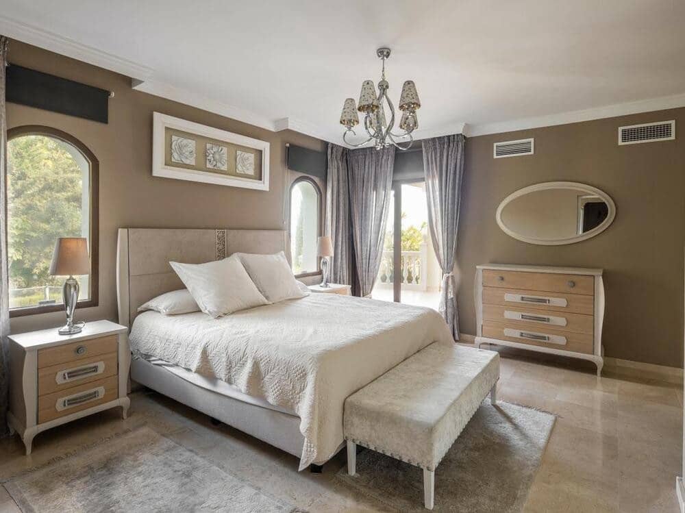 6 soveværelse Villa til salg i El Paraiso med swimmingpool garage - € 1.950.000 (Ref: 7581854)