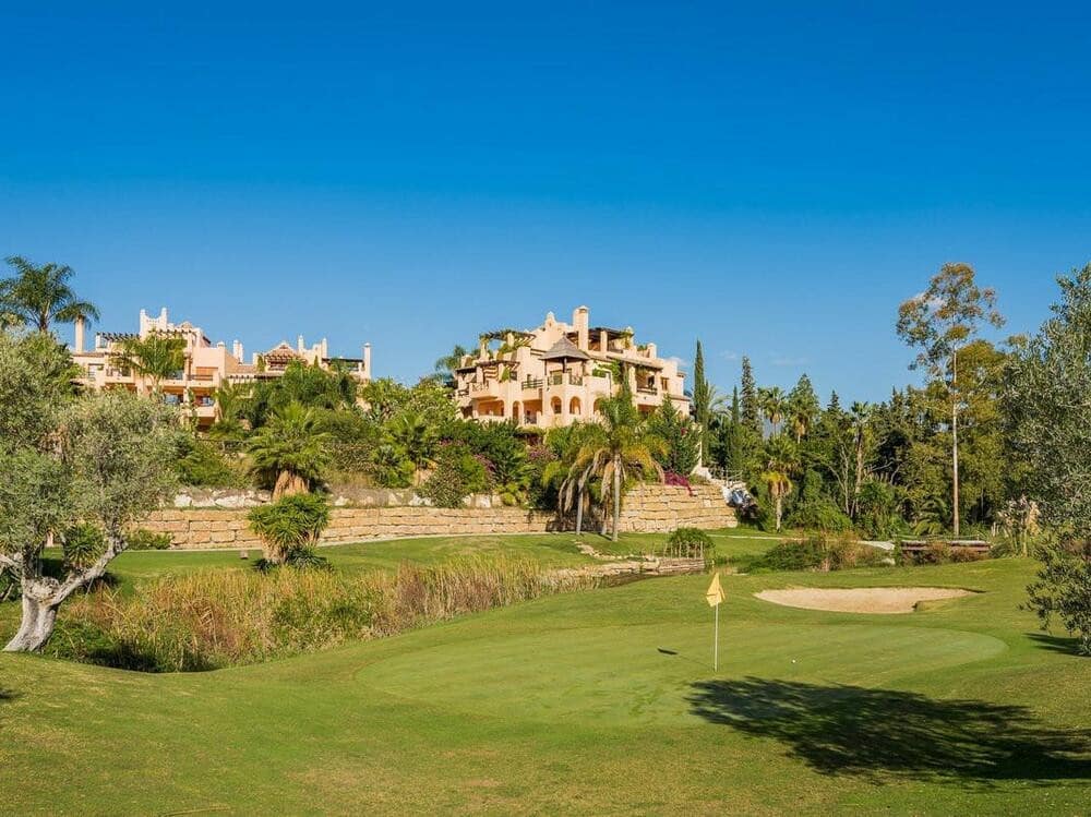 4 sypialnia Penthouse na sprzedaż w El Paraiso z basenem garażem - 738 000 € (Ref: 7584486)