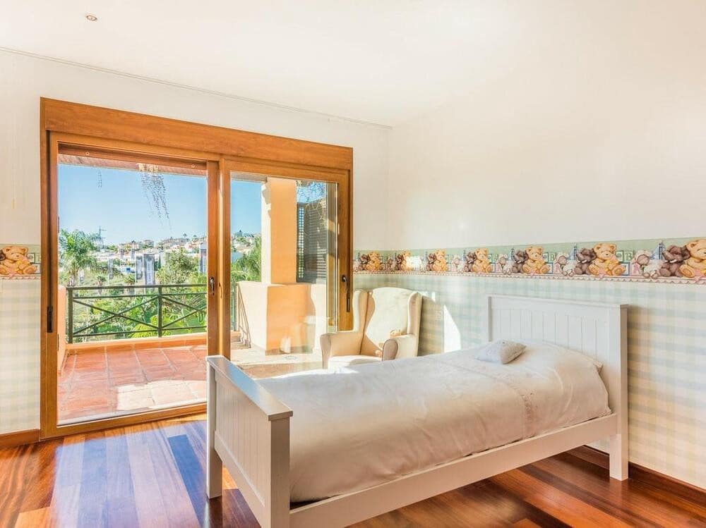 4 sypialnia Penthouse na sprzedaż w El Paraiso z basenem garażem - 738 000 € (Ref: 7584486)