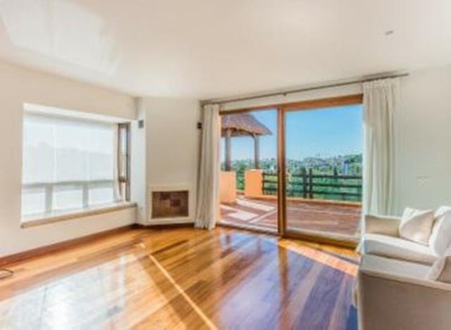 4 bedroom Penthouse for sale in El Paraiso, Estepona with pool garage - € 738,000 (Ref: 7584486)