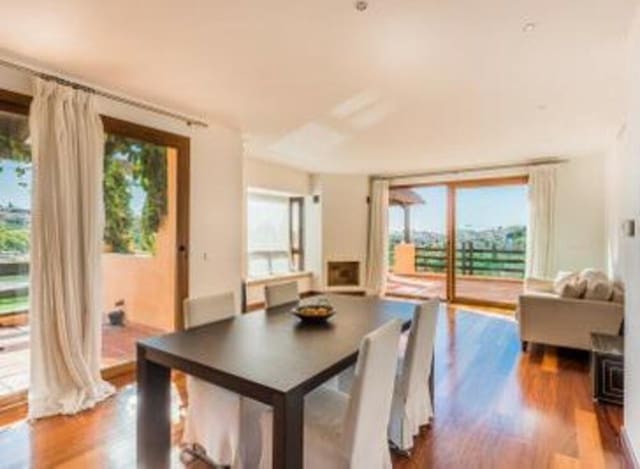 4 bedroom Penthouse for sale in El Paraiso, Estepona with pool garage - € 738,000 (Ref: 7584486)